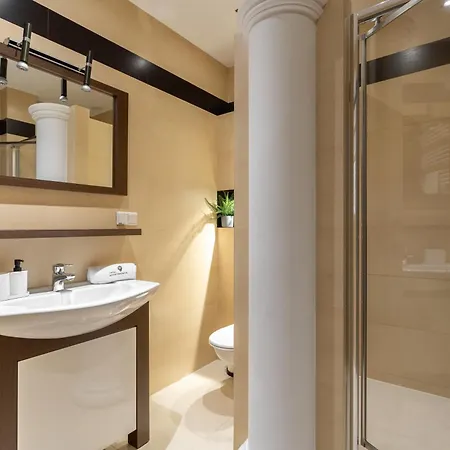 Portofino - Family In Center With Parking By Lion شقة