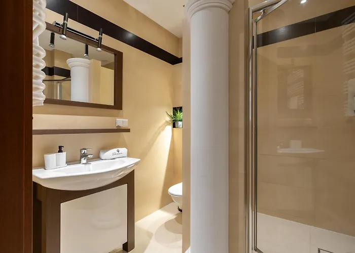 Portofino - Family In Center With Parking By Lion Daire